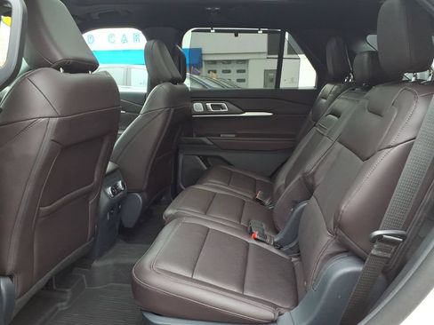 Certified 2025 Ford Explorer Platinum AWD/4WD image 11