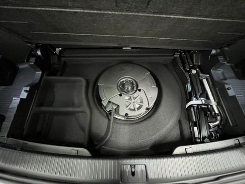 Certified 2025 Volkswagen Atlas SEL Premium R-Line image 30