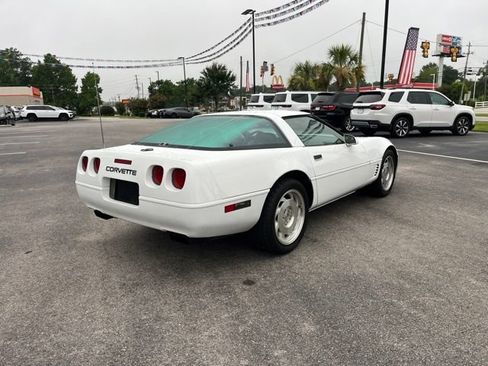 Used 1996 Chevrolet Corvette Coupe RWD image 3