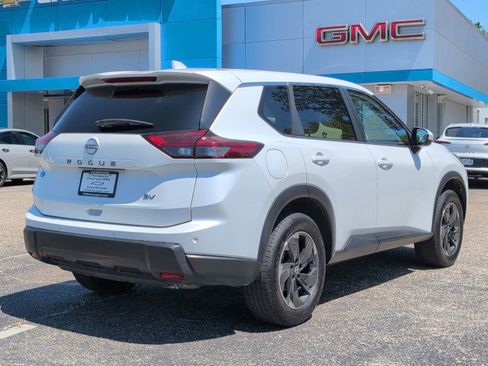 Used 2024 Nissan Rogue SV image 6