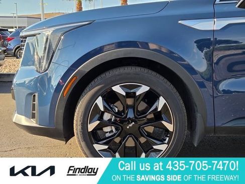 Certified 2025 Kia Sorento EX FWD image 9