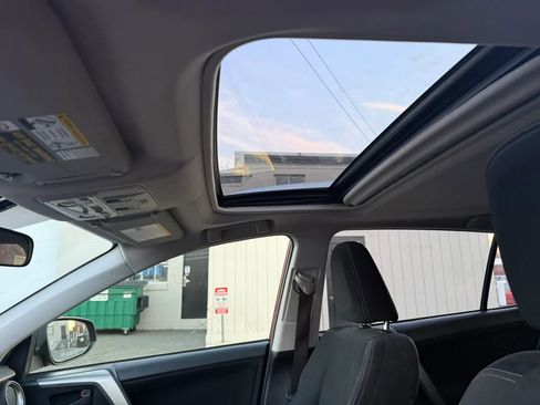 Used 2015 Toyota RAV4 XLE image 16