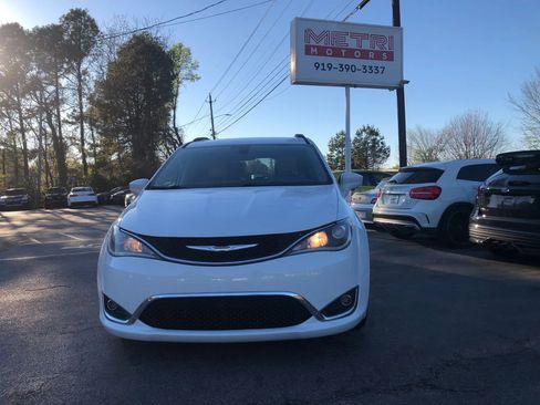 Used 2017 Chrysler Pacifica Touring-L image 7