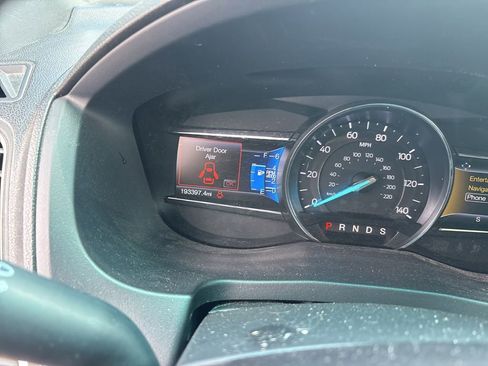 Used 2017 Ford Explorer XLT w/ Equipment Group 202A FWD image 3