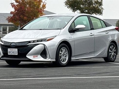 Used 2020 Toyota Prius Prime XLE image 10