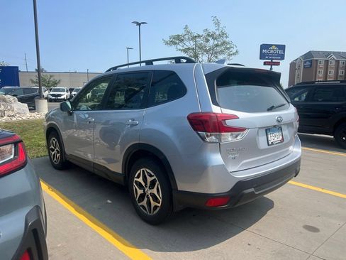 Used 2023 Subaru Forester Premium AWD/4WD image 3