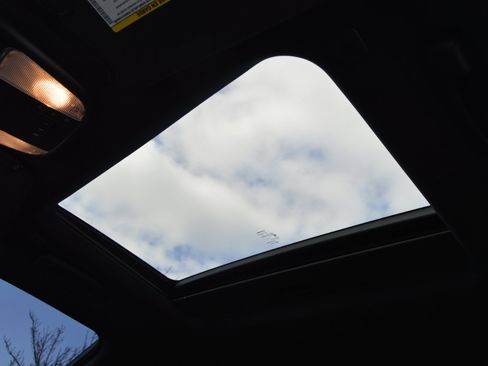 Used 2019 Dodge Charger SXT w/ Driver Confidence Group image 8