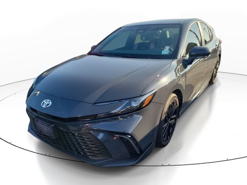 Used 2025 Toyota Camry SE FWD image 2
