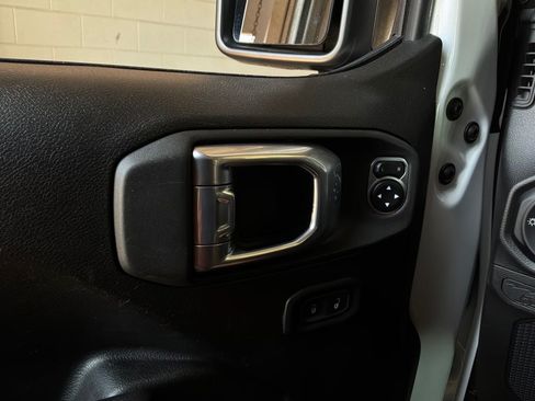 Used 2025 Jeep Wrangler Unlimited Sport AWD/4WD image 17