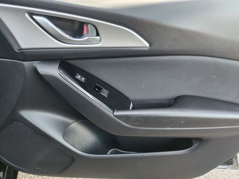 Used 2018 MAZDA MAZDA3 Sport FWD image 9