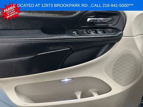 Used 2016 Chrysler Town & Country Touring w/ Driver Convenience Group image 7