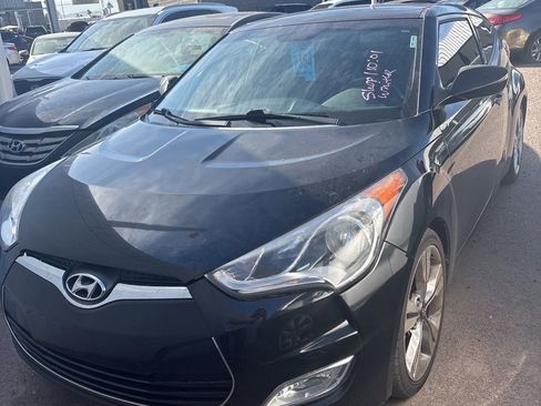Used 2017 Hyundai Veloster Value Edition image 2