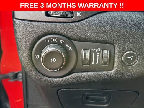 Used 2019 Jeep Cherokee Trailhawk AWD/4WD image 40