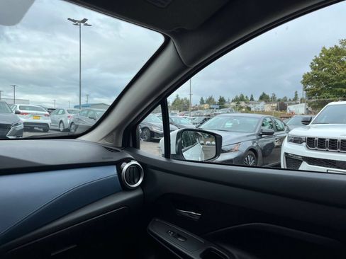 Used 2025 Nissan Versa SV FWD image 34