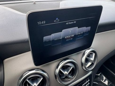 Used 2019 Mercedes-Benz GLA 250 4MATIC image 2