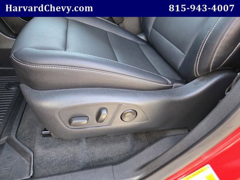 Used 2025 Chevrolet Traverse LT w/ Midnight/Sport Edition FWD image 26