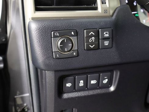 Used 2021 Lexus GX 460 Luxury w/ Accessory Package AWD/4WD image 24