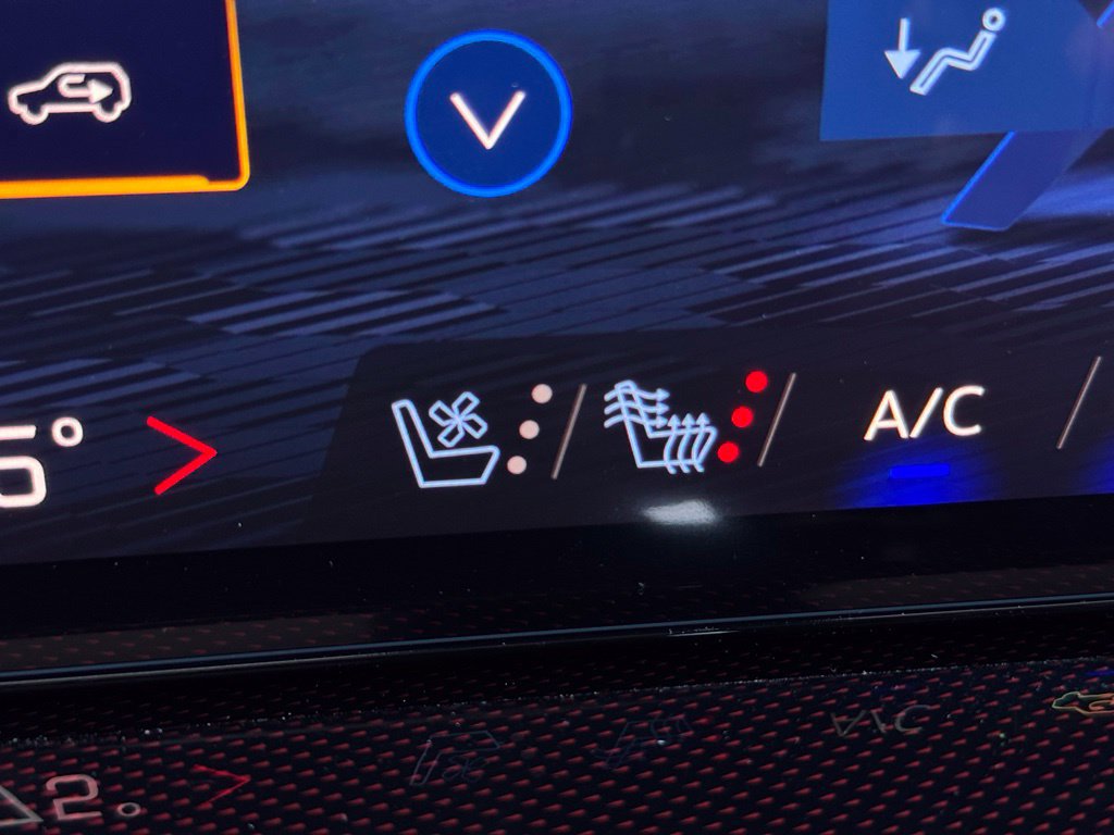 New 2027 Chevrolet Traverse RS w/ LPO, Floor Liner Package FWD image 36