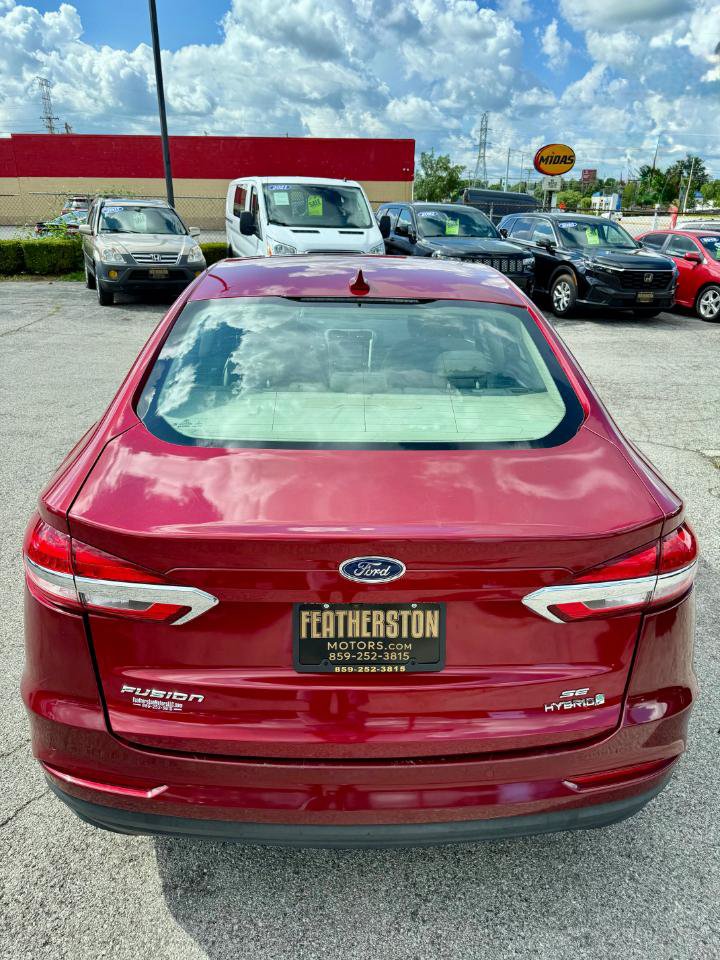 Used 2019 Ford Fusion SE FWD image 11