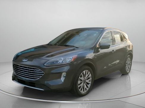 Certified 2020 Ford Escape Titanium w/ Titanium Premium Package 2.0 AWD/4WD image 12