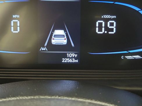 Used 2025 Hyundai Venue Limited FWD image 25