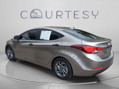 Used 2014 Hyundai Elantra SE w/ Option Group 02 FWD image 3