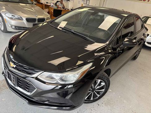 Used 2018 Chevrolet Cruze LS FWD image 6