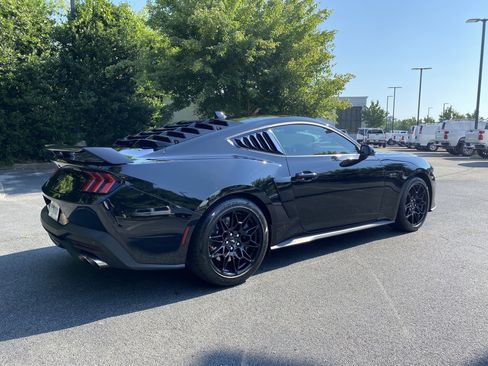 Used 2025 Ford Mustang GT w/ GT Performance Package RWD image 9
