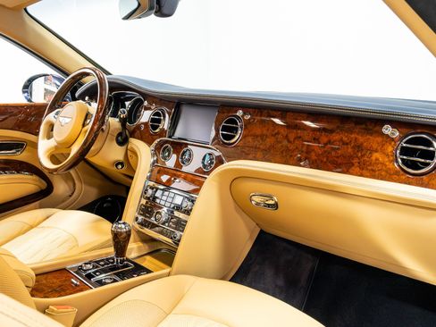 Used 2017 Bentley Mulsanne image 27