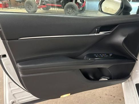 Used 2019 Toyota Camry LE image 19