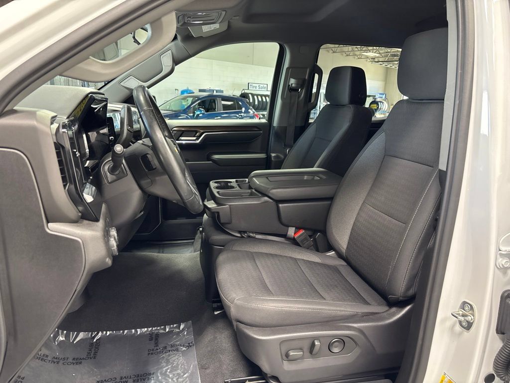 Used 2024 Chevrolet Silverado 1500 LT AWD/4WD image 9