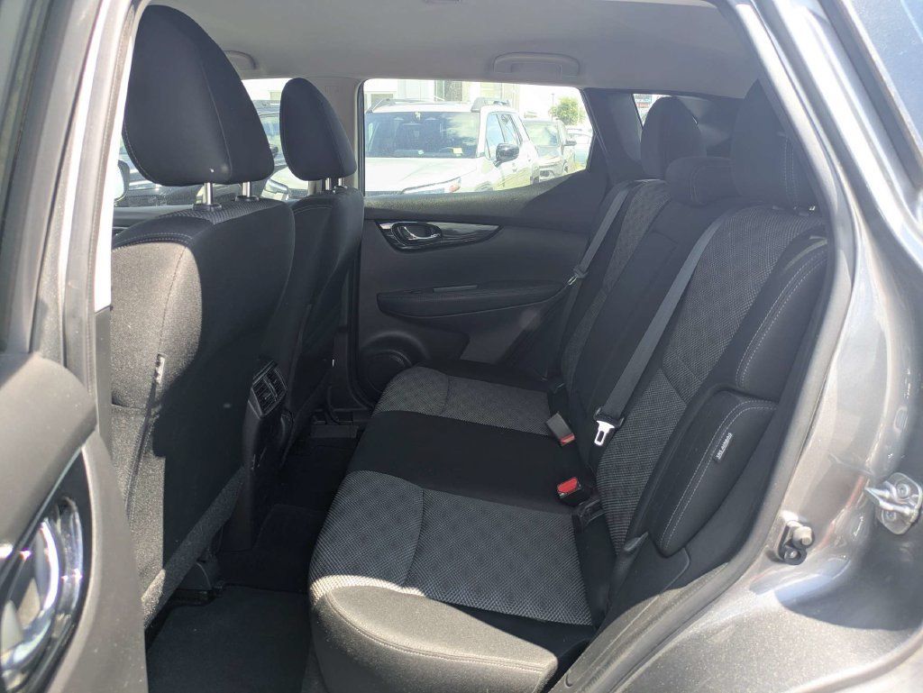 Used 2020 Nissan Rogue Sport SV FWD image 15