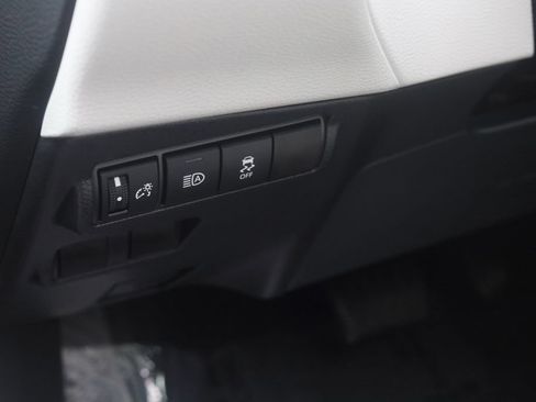 Used 2026 Toyota Corolla Cross L AWD/4WD image 33