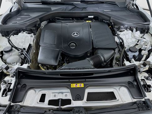 Certified 2025 Mercedes-Benz GLC 300 image 31