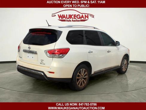 Used 2014 Nissan Pathfinder SL image 3
