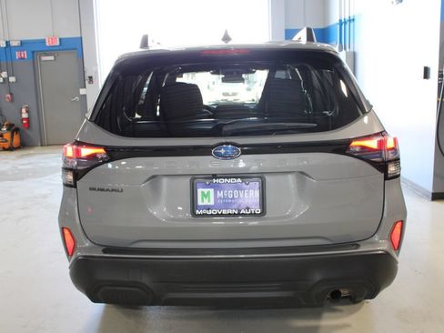 Used 2025 Subaru Forester Premium AWD/4WD image 25