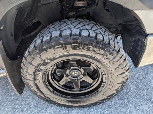 Used 2013 Toyota Tundra 4x4 Double Cab w/ Tow Pkg image 4