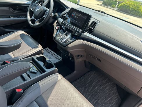 Used 2023 Honda Odyssey Elite image 11