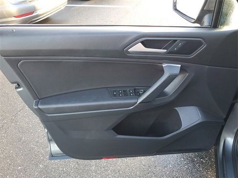 Used 2019 Volkswagen Tiguan SE w/ Panoramic Sunroof Package image 14