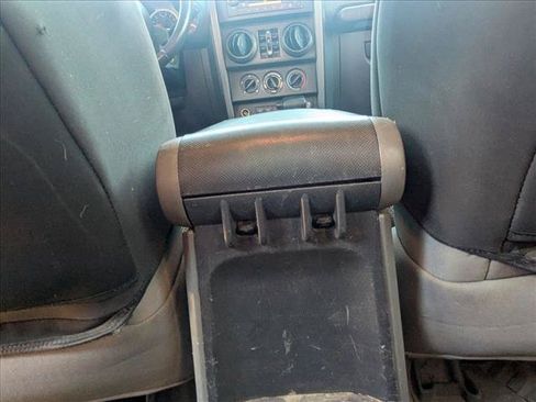 Used 2010 Jeep Wrangler Unlimited Rubicon AWD/4WD image 11