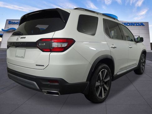 New 2025 Honda Pilot Touring image 5