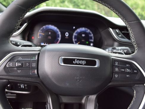 Certified 2024 Jeep Grand Cherokee Altitude AWD/4WD image 15
