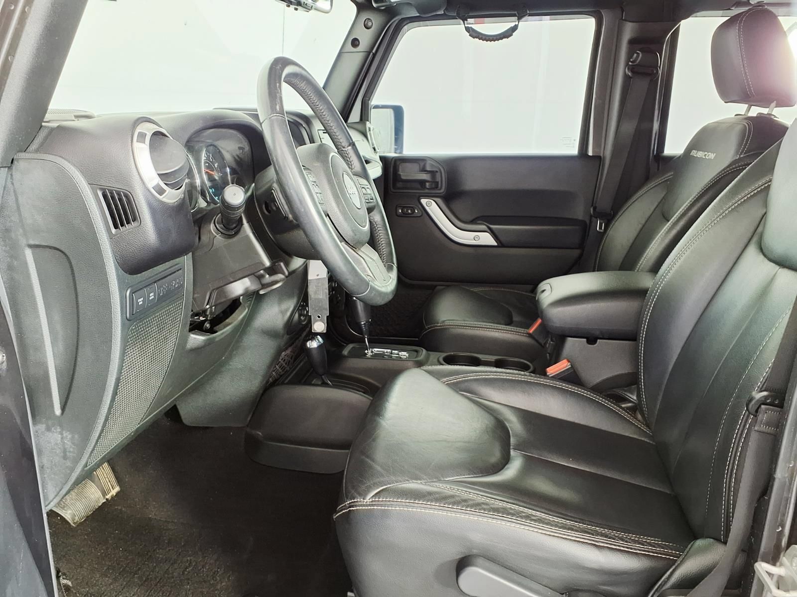 Used 2017 Jeep Wrangler Unlimited Rubicon w/ Connectivity Group AWD/4WD image 12