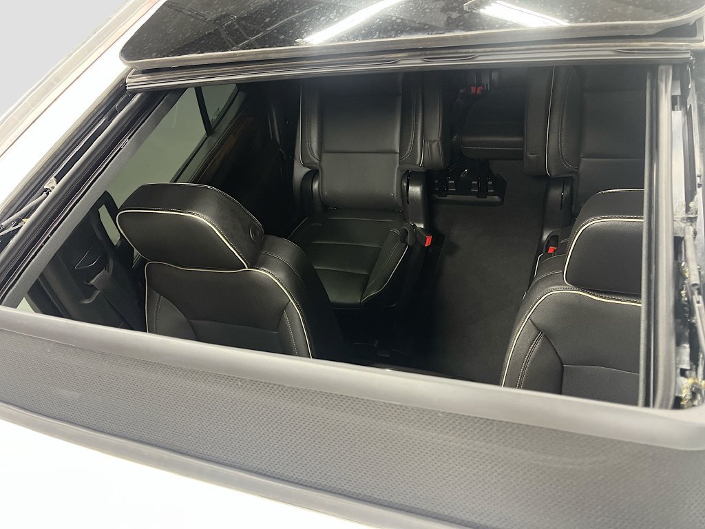 Used 2023 Chevrolet Tahoe Premier AWD/4WD image 23