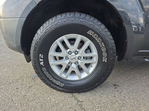 Used 2015 Nissan Frontier SV image 26
