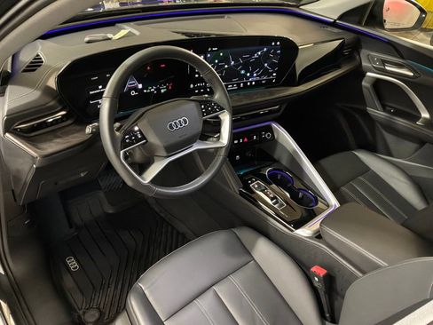 Used 2025 Audi Q5 Premium w/ Convenience Package image 18