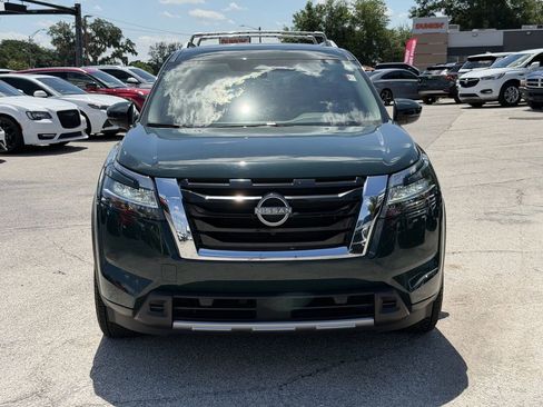 Used 2023 Nissan Pathfinder SL AWD/4WD image 2