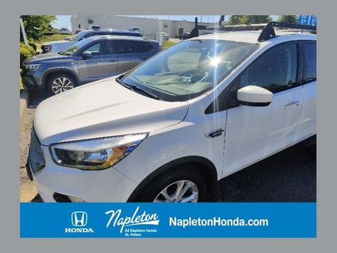 Used 2019 Ford Escape SE FWD image 1