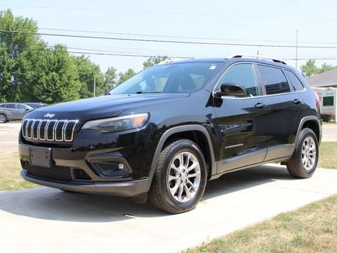 Used 2019 Jeep Cherokee Latitude Plus w/ Cold Weather Group AWD/4WD image 7