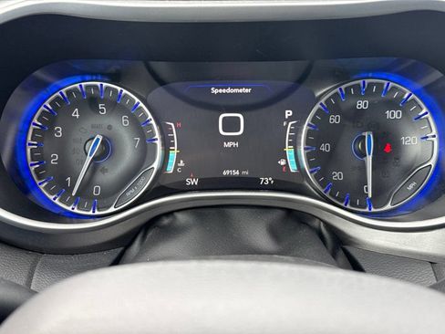 Used 2024 Chrysler Pacifica Touring-L FWD image 28